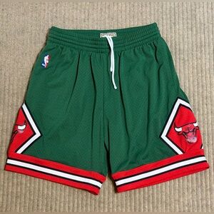 NWOT - Mitchell & Ness Men’s Green Chicago Bulls 2008/09 Swingman Shorts, Sz - L
